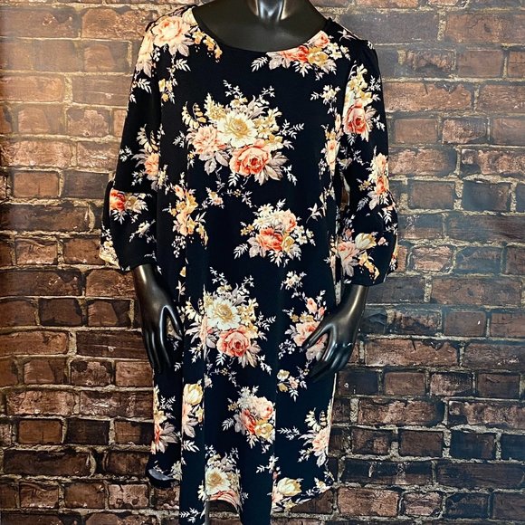 Green Envelope Dresses & Skirts - Green Envelope Floral Dress